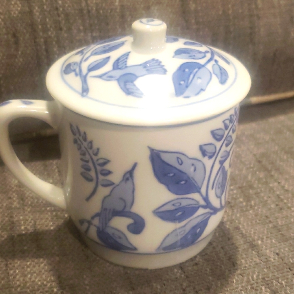 Vintage IDG flow blue & white coffee mug with lid William & Sonoma tea cocoa cup